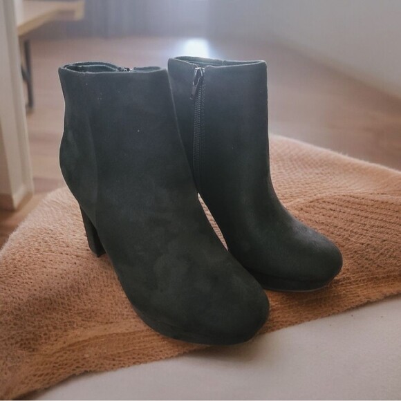 Dream Pairs Women's Stomp Chunky Heel Black with Side Zippers - 7.5 - Picture 1 of 13